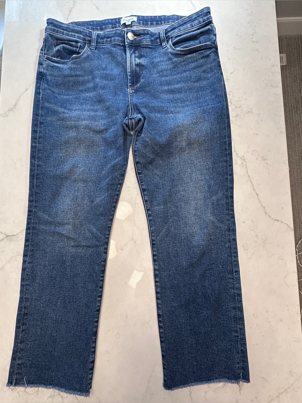Evereve Ever Straight Jean Size 32 Inseam 28 frayed bottom